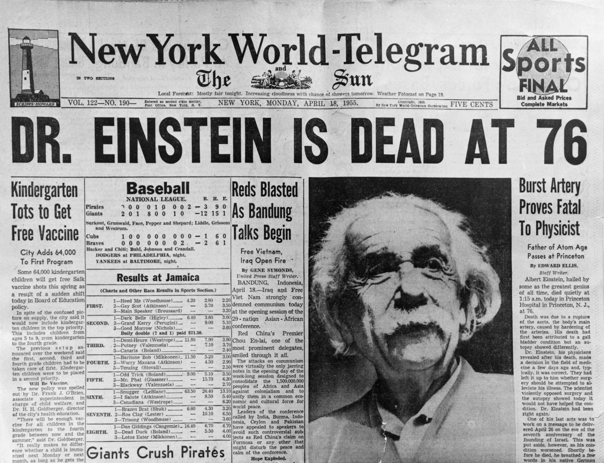 Альберт Эйнштейн в газете